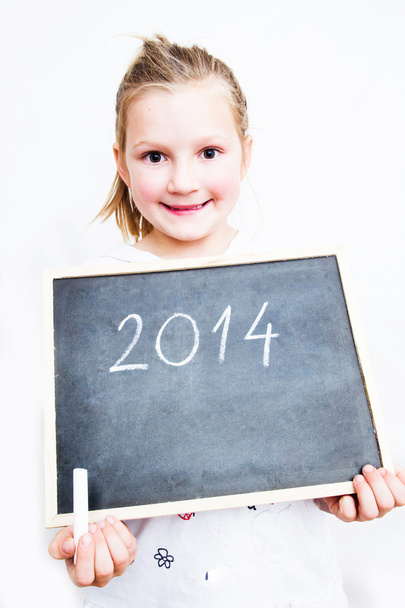 Little girl gazdaság tábla betűkkel 2014. Boldog Újévet - Foto, afbeelding