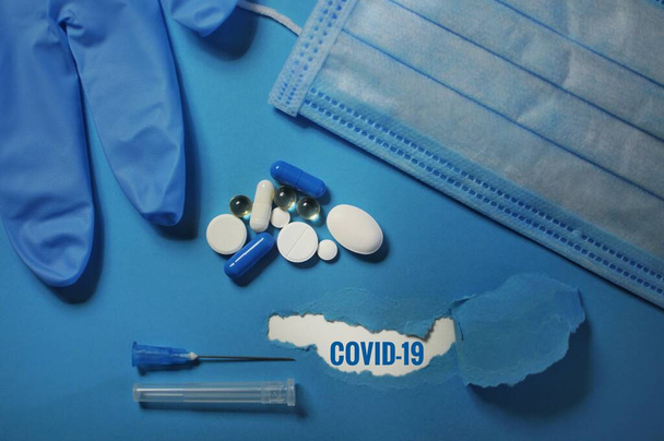 Covidilta suojaavien lääkinnällisten laitteiden sininen yksivärinen flatlay 19
 - Valokuva, kuva