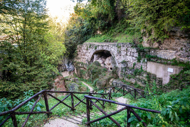 De Ponte del Toro Marmore waterval in Valnerina Umbrië - Foto, afbeelding