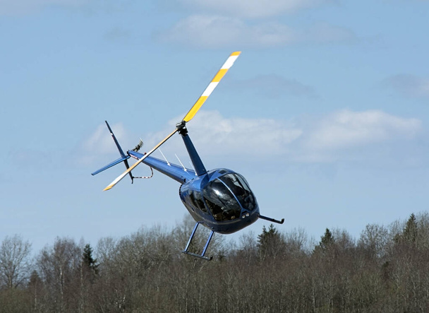 taivaalla lentävät helikopterit
 - Valokuva, kuva