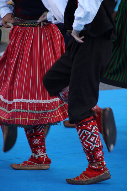 Festivalde geleneksel Balkanik dans - Fotoğraf, Görsel