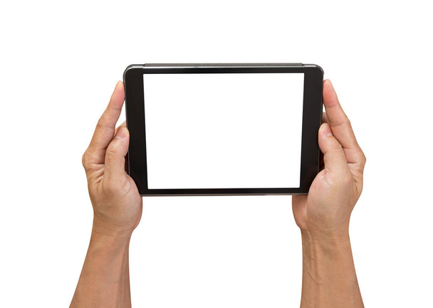 Мужчина руки с пустым белым экраном планшетный компьютер изолирован на белом фоне. путь вырезания
 - Фото, изображение