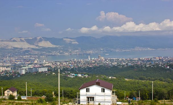 Lokalita-Rusko, Novorossiysk, okolí traktu Shirokaya Balka. - Fotografie, Obrázek