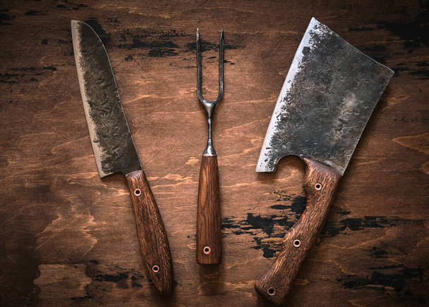 Stílusos hentes készlet: bárd, kés és villa. Felülnézet. - Fotó, kép