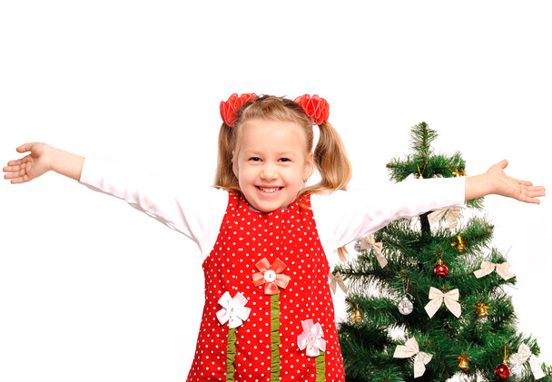 Little girl and christmas tree - Foto, afbeelding