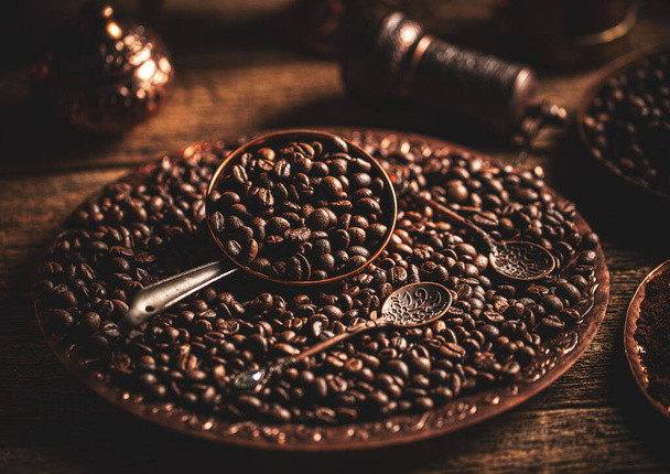 Coffee beans in copper plate - Foto, Bild