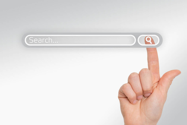 Finger sta premendo un pulsante di ricerca - ricerca dati di navigazione internet
 - Foto, immagini