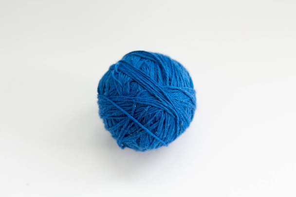 ball of blue thread on a white background - Фото, изображение