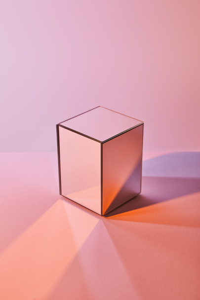cube with light reflection on surface on violet and pink background - Foto, afbeelding