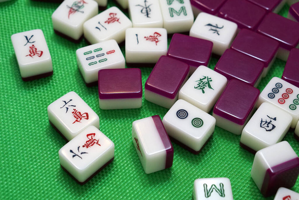 mahjong - juego tradicional chino de azulejos
 - Foto, imagen