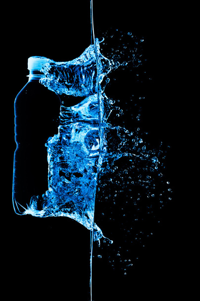 Bottle in water - Φωτογραφία, εικόνα