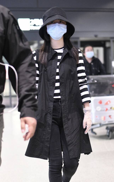 Chinese actress Tan Songyun arrives in an airport in Beijing, China, April 21, 2020.  - Zdjęcie, obraz