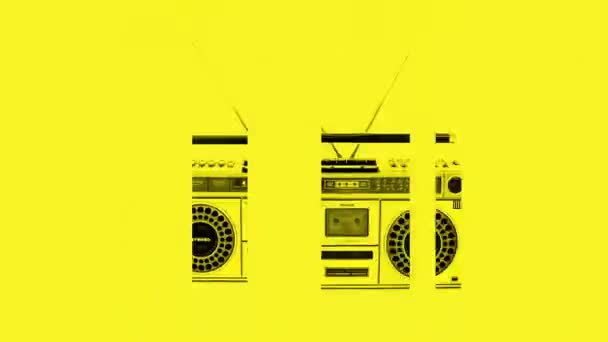 vintage hifi ghettoblaster radio se déplaçant avec des effets de bug
  - Séquence, vidéo