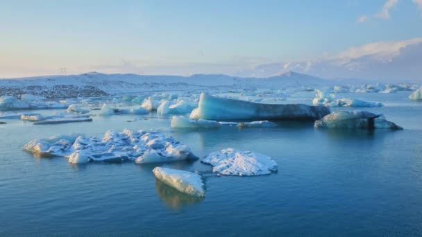 フローティング氷山,ジョクルサロン氷河ラグーン,アイスランド  - 映像、動画