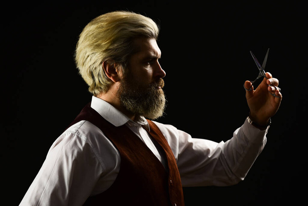 Barbershop. Mature man with dyed hair. Vintage barbershop. Barber tools. Barbershop services. Keep yourself looking groomed all year round. Hipster Barber. Vintage style man with beard and moustache - 写真・画像