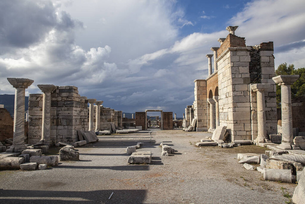 Руїни церкви святих у стародавньому місті Ефесі в місті Ізмір, Туреччина.. - Фото, зображення