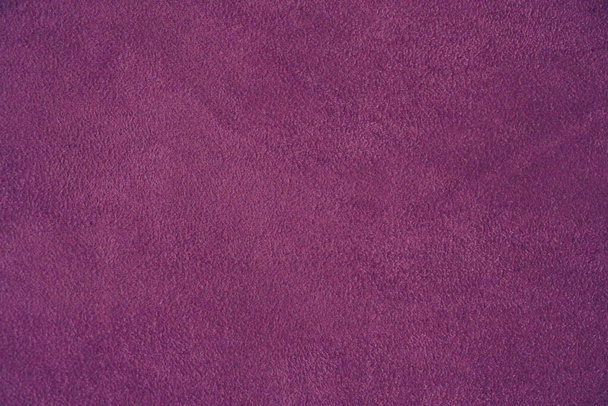 La textura de gamuza natural. Fondo púrpura de material de cuero
. - Foto, Imagen