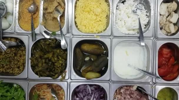 Ресторан Харчові інгредієнти та соуси Показати в металевих контейнерах
 - Кадри, відео