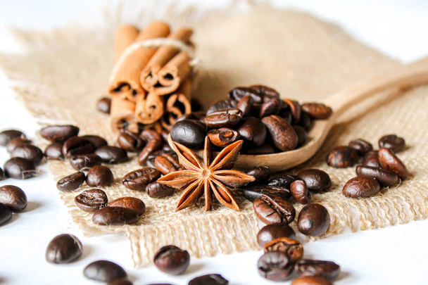 Kávébab. ánizs csillag. barna. szelektív fokuc - Fotó, kép