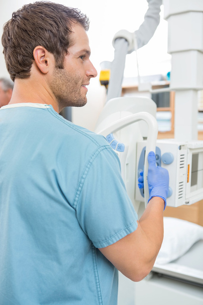 Male Nurse Adjusting Xray Machine - Фото, зображення
