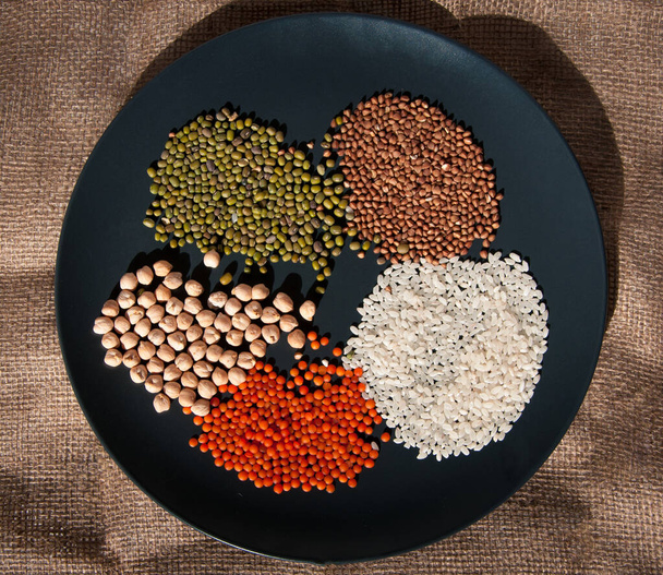 embankment of cereals chickpeas,mash,rise,lentils and buckwheat - Фото, изображение