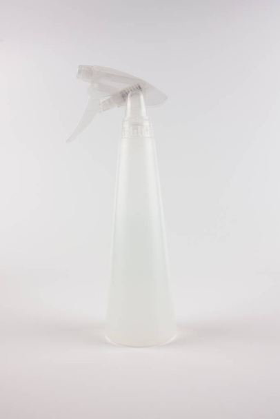 Pulverizer for spraying water on indoor plants. - Foto, Bild
