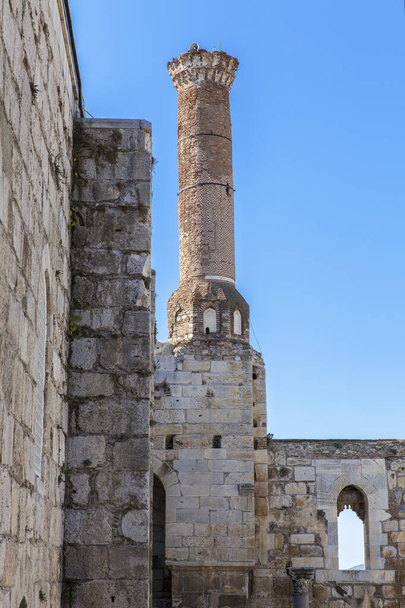 La mosquée historique Isa Bey dans la ville de Selcuk près des célèbres ruines d'Ephèse en Turquie
. - Photo, image