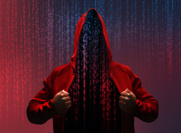 Hacker se quita la sudadera. collage de código binario
 - Foto, imagen