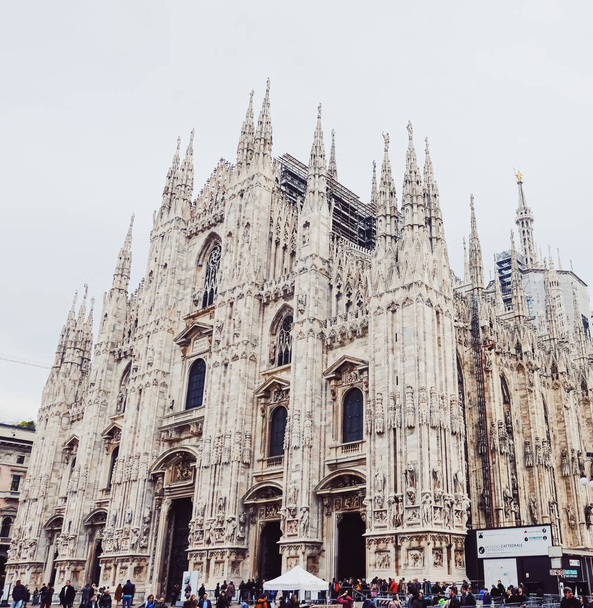 Milánó katedrális néven ismert Duomo di Milano, történelmi épület és híres mérföldkő Lombardia régióban Észak-Olaszországban - Fotó, kép