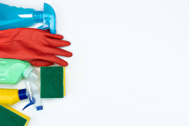 flatlay of Cleaning supplies on white background. Detergents for or disinfecting. plastic bottles with cleaning liquid with copy space and top view - Φωτογραφία, εικόνα