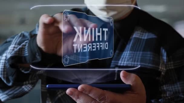 Alter Mann zeigt Hologramm mit Text Think different - Filmmaterial, Video