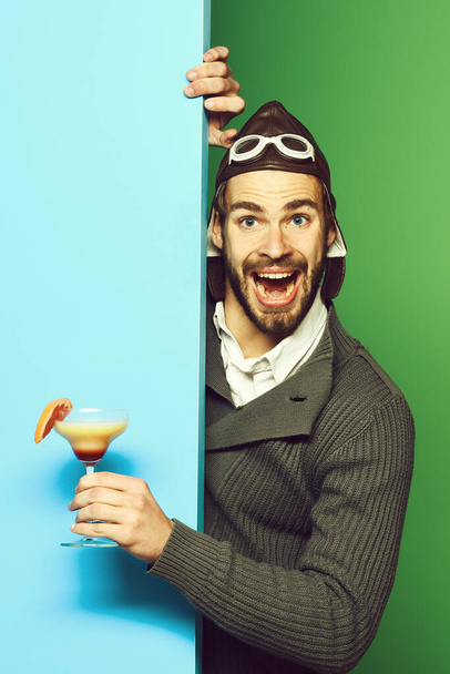 bearded pilot with cocktail in glass - Foto, Bild