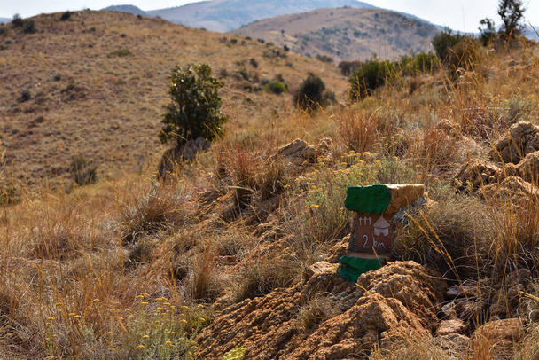 Retkeilyreitin merkki Grassy Hilltopissa, Rustenburgissa, Etelä-Afrikassa
 - Valokuva, kuva