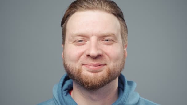 Video of smiling blond man in blue sweatshirt, portrait - Πλάνα, βίντεο