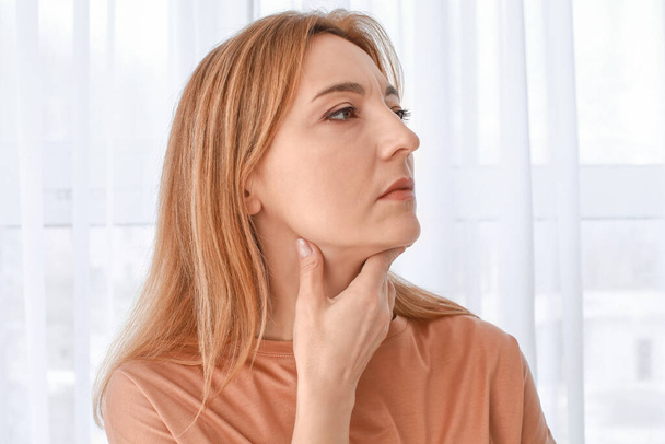 Woman with thyroid gland problem at home - Φωτογραφία, εικόνα