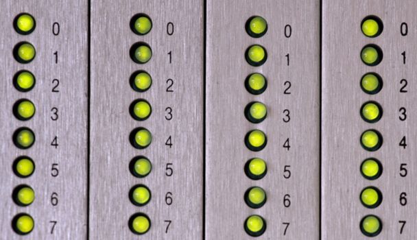 zöld led a szám hét vonalak a központi rendszer figyelmeztető jelzések - Fotó, kép