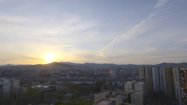 Timelapse puesta de sol en Barcelona, sobre el Tibidabo - Кадры, видео