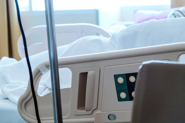 Hastane yatağındaki yaşlı hastaların görüntüleri - Fotoğraf, Görsel