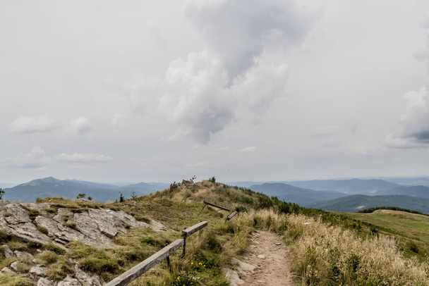Tie Widekiltä Bukowe Berdon ja Tarnican kautta Woosatelle Bieszczadyn vuoristoon Puolassa
 - Valokuva, kuva