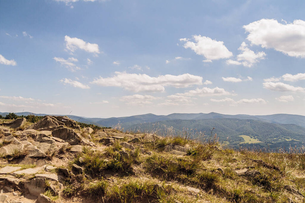 Дорога от перевала Мечисо Орлович до пика Смерек в горах Бещады в Польше
 - Фото, изображение