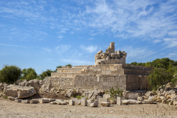 O farol em Patara cidade antiga construída pelo imperador romano Neron, Antalya
,  - Foto, Imagem