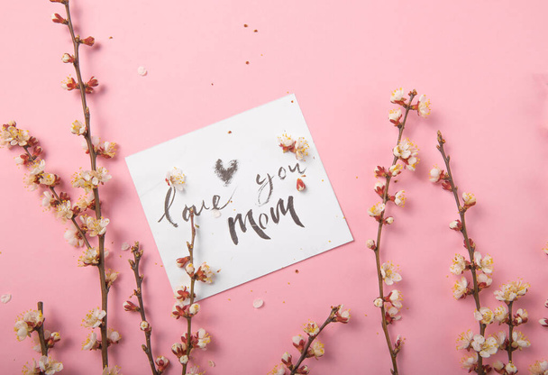 Love you mom  handwritten inscription. Hand drawn lettering,  calligraphy. card with spring tree brunch background, Valentine, Mother's Day. - Foto, immagini