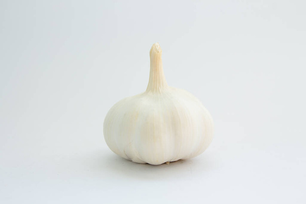 garlic on a white background - Фото, изображение