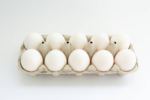 eggs in a carton on a white background - Foto, afbeelding