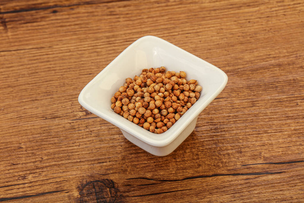 Dry Coriander seeds in the bowl - Foto, Imagem