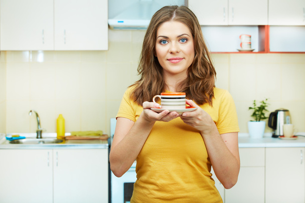 Woman in kitchen - Foto, immagini