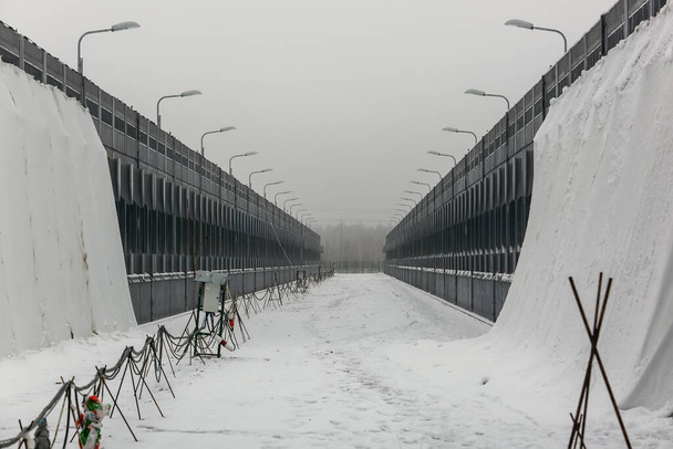 Új kiégett nukleáris fűtőelemek tárolására szolgáló létesítmény építése az ukrajnai csernobili atomerőműben. - Fotó, kép