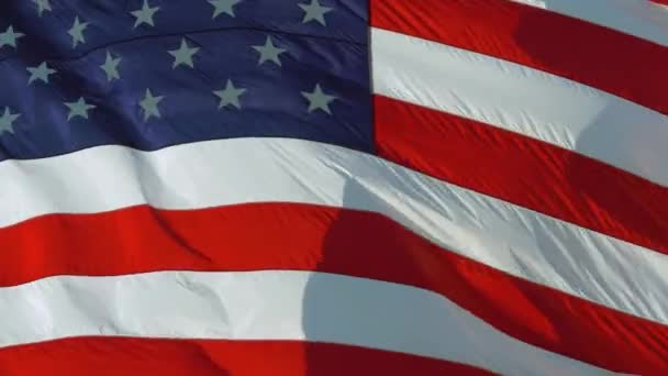 USA vlajka mává textilní tkaniny texturované pozadí - Záběry, video