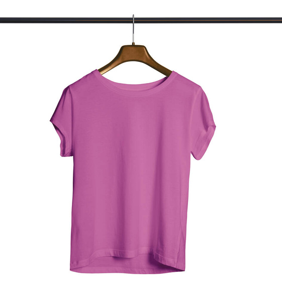 Современная футболка с короткими рукавами экипаж шеи макет с вешалкой для женщины в королевский сиреневый цвет, чтобы помочь вам обеспечить красивый дизайн
. - Фото, изображение