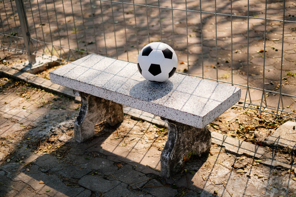 Football, chose qui rappelle la mémoire d'une enfance
. - Photo, image